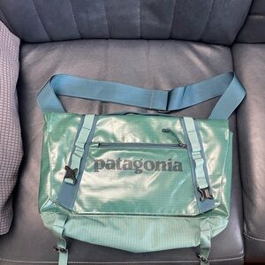 Patagonia Aqua Green Black Hole Mini Messenger Bag